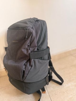 Mochila negra y gris