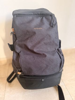 Mochila negra y gris