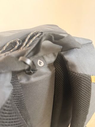 Mochila negra y gris