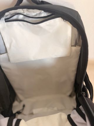 Mochila negra y gris