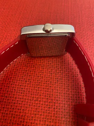 Reloj Roberto Torreta Correa Roja y Plata