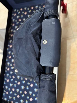Cuna de viaje azul con ruedas