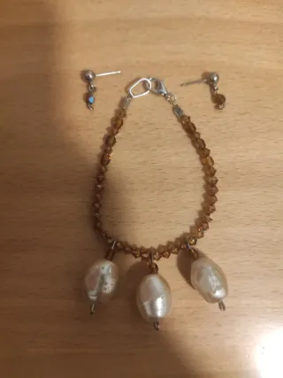 Conjunto de pulsera y pendientes