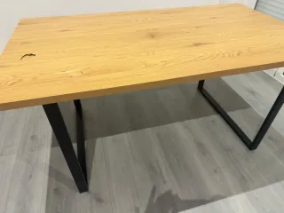 Mesa comedor madera y metal con dos bollos