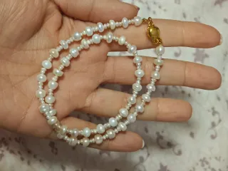 Collar de perlas naturales cierre dorado