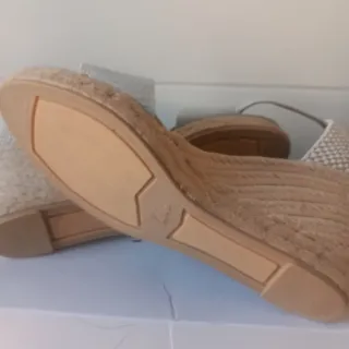 Alpargatas Castañer Beige y Plateadas