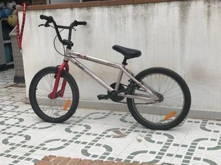 Bicicleta BMX BTWIN plateada