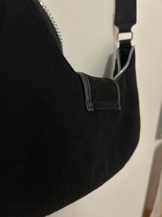 Bolso H&M negro terciopelo tachuelas