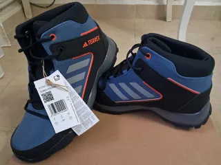 Botas Adidas Terrex Niños Talla 38 sin estrenar