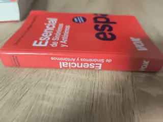 Esencial de Sinónimos y Antónimos