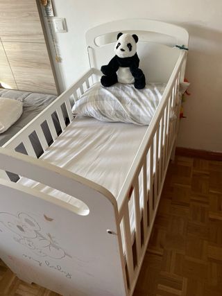 Cuna de bebé blanca