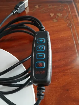 Luce ad anello orientabile con base