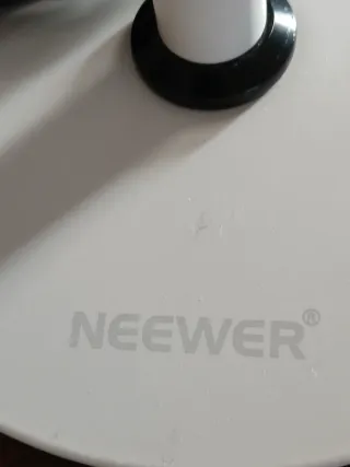 Luce ad anello orientabile con base