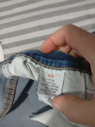 Conjunto: Camisa blanca y pantalón vaquero