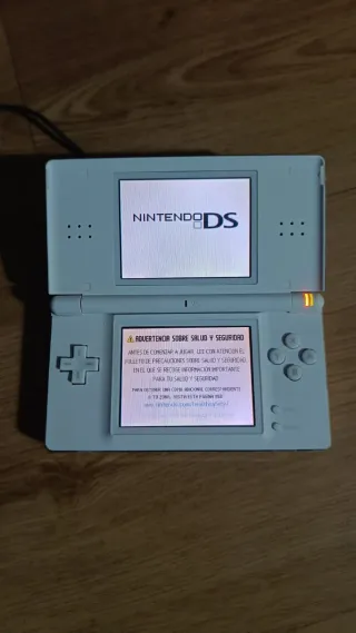 Nintendo DS Lite Gris y Blanca + Juegos