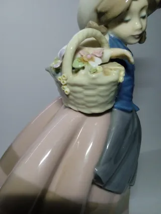 Figura Lladró Linda con Cesta 1983 Porcelana