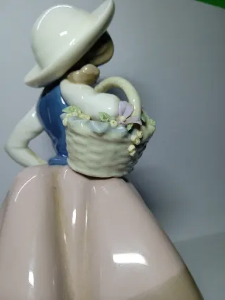Figura Lladró Linda con Cesta 1983 Porcelana