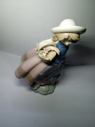 Figura Lladró Linda con Cesta 1983 Porcelana