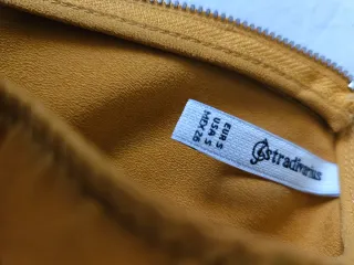 Camiseta tirantes amarilla Stradivarius