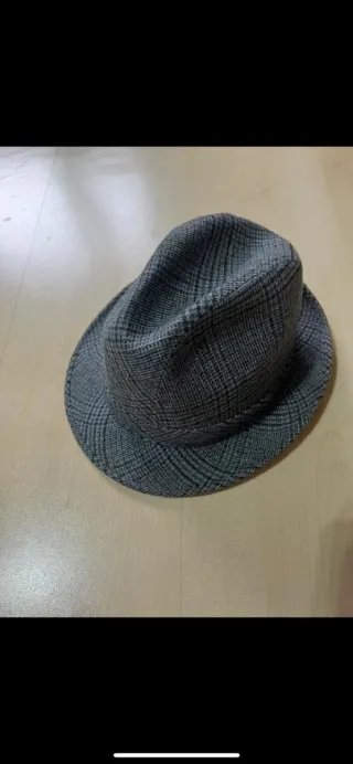 Cappello alla moda a quadri