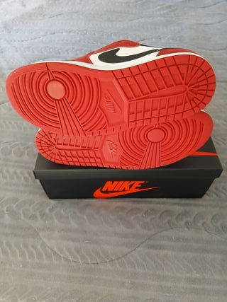 Air Jordan 1 Retro Low Chicago Sneakers 44.5