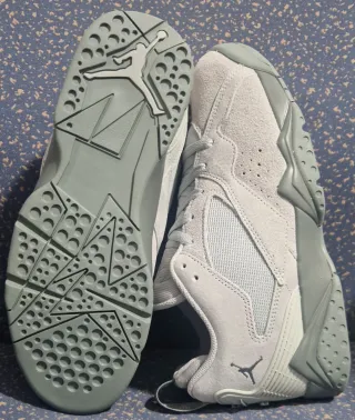 Zapatilla Deportiva Nike Jordan MVP 92 Gris Lobo.