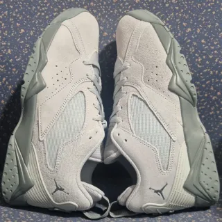 Zapatilla Deportiva Nike Jordan MVP 92 Gris Lobo.