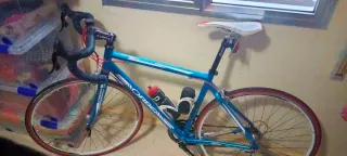 Bicicleta de carretera Orbea azul