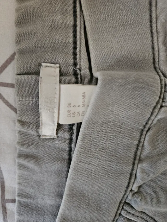 Pantalones H&M grises elásticos
