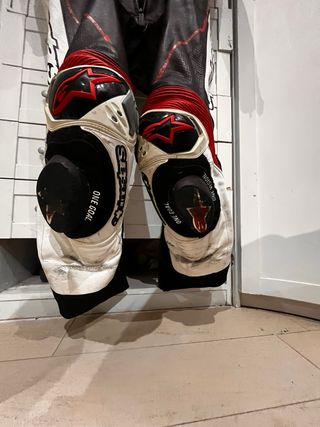 Mono Cuero Alpinestars.