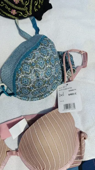 Se vende Lote de 9  Sujetadores y Braguitas