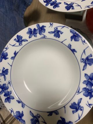 Platos hondos Vista Alegre flor azul