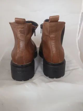 Botas de cuero marrón