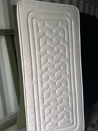 2 Somieres Metálicos con un colchon