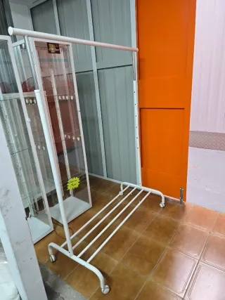 Perchero Metálico Blanco con Ruedas