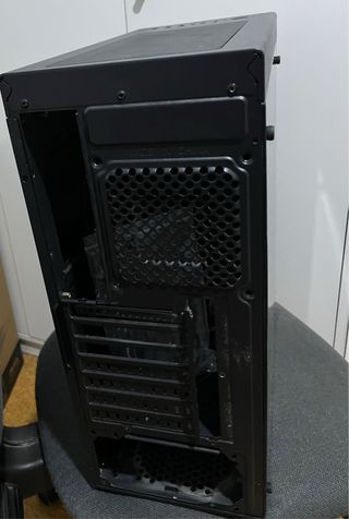 Caja PC Aerocool Negra Gama Baja