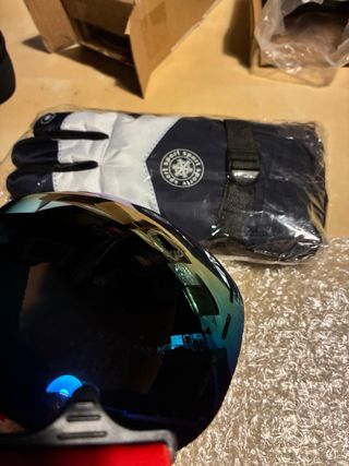 Conjunto esquí: guantes y gafas  Precio fijo