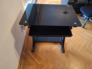 Mesa de ordenador negra