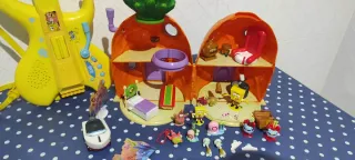 Casa Piña Bob Esponja con muñequitos