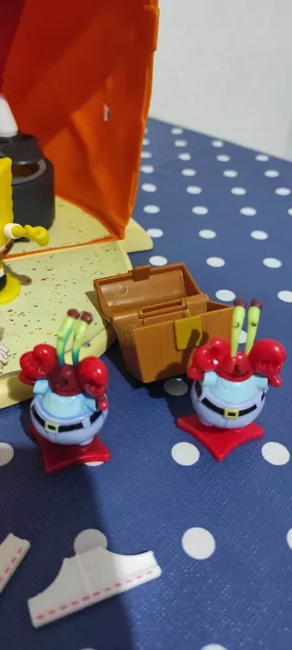 Casa Piña Bob Esponja con muñequitos