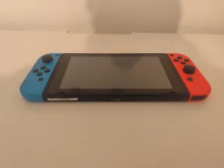 Nintendo Switch + 2 controller + custodia + Pokemon Spada