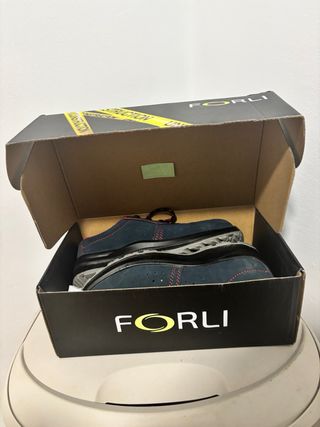 Calzado de seguridad punta de acero Talla 38 y 40.