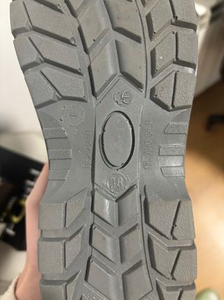 Calzado de seguridad punta de acero Talla 38 y 40.