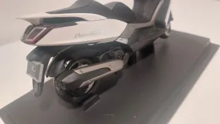 Maqueta Kymco Superdink 350/125cc