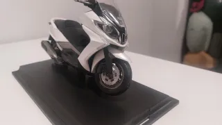 Maqueta Kymco Superdink 350/125cc