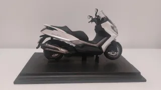 Maqueta Kymco Superdink 350/125cc