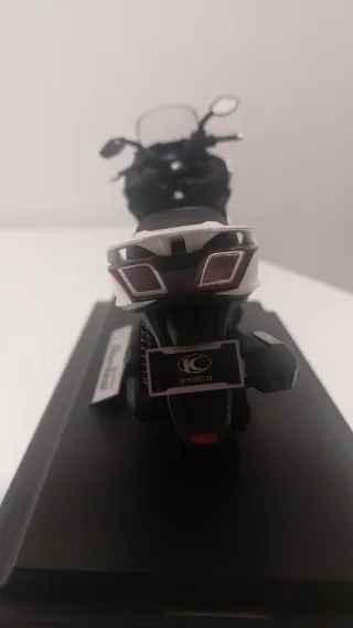 Maqueta Kymco Superdink 350/125cc