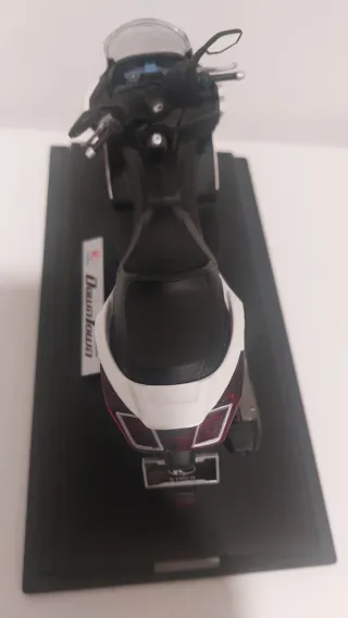 Maqueta Kymco Superdink 350/125cc