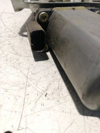 ELEVALUNAS DELANTERO IZQUIERDO BMW SERIE 3 BERLINA (E30)