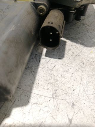 ELEVALUNAS DELANTERO IZQUIERDO BMW SERIE 3 BERLINA (E30)